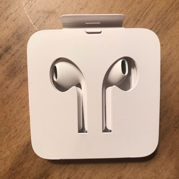 Apple Earbuds! - Picture 1 of 2